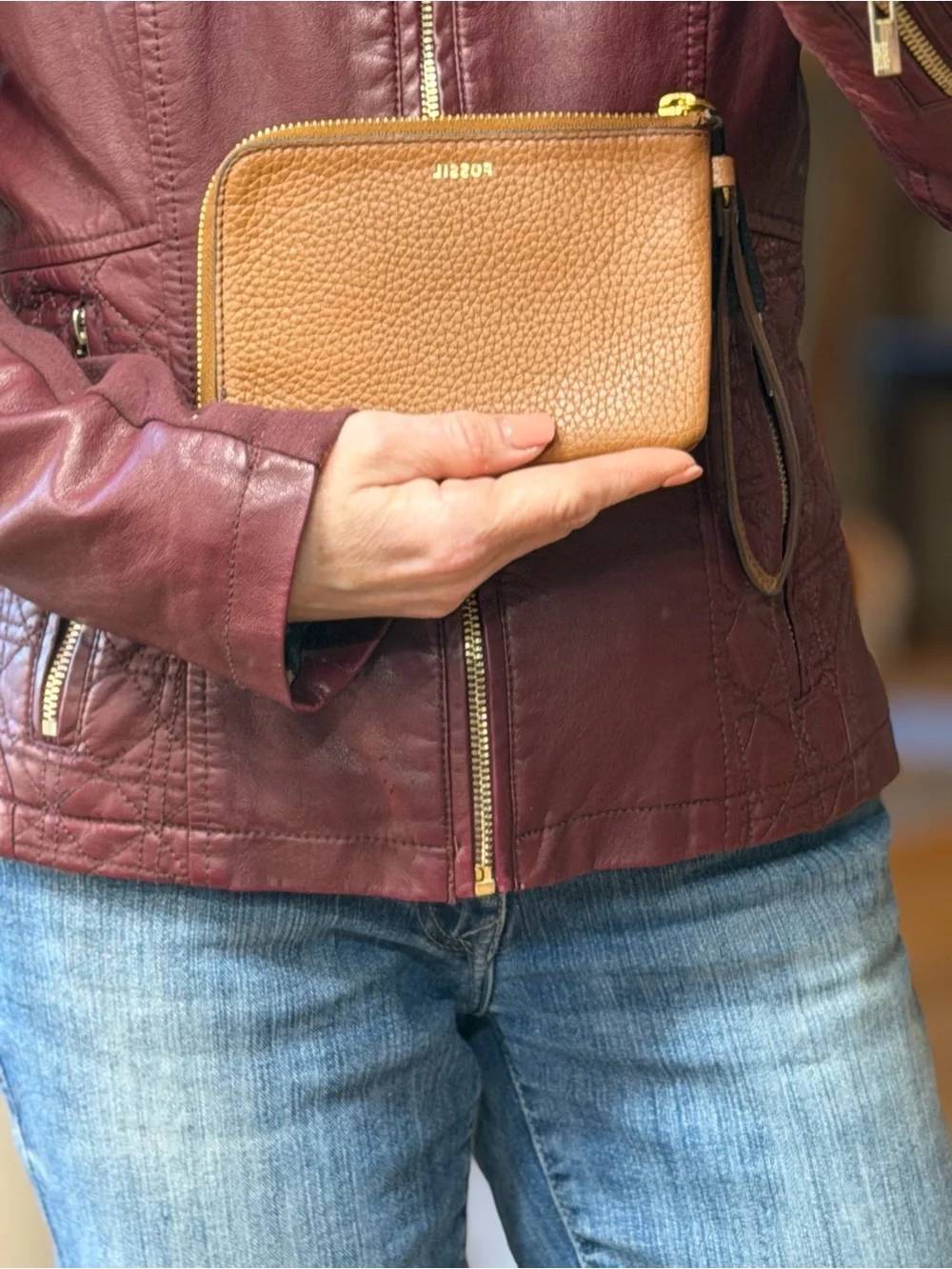 Fossil Quiet Luxury 2010’s Brown Leather Wristlet‎ Tassel Zip Wallet (VGUC)